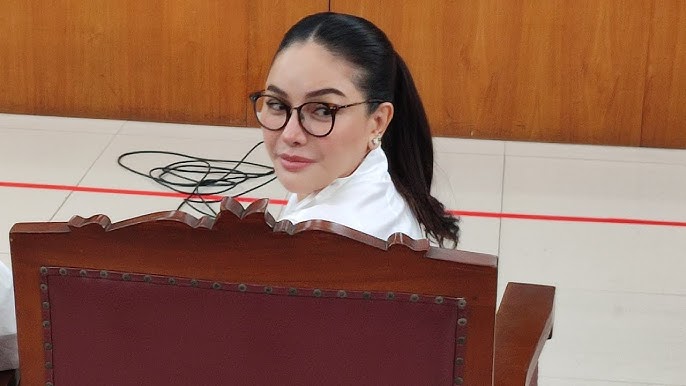 nikita mirzani dituntut 11 tahun penjara