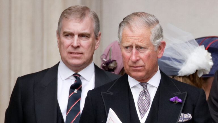 raja cherles iii mencabut gelar pangeran andrew