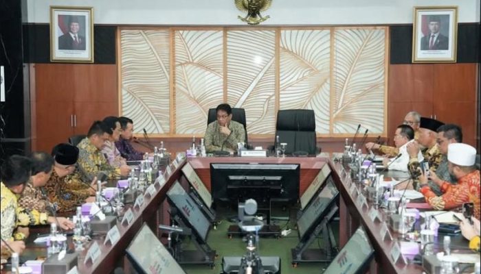 sebanyak 18 gubernur protes menkeu