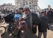 Jalan Kaki dan Bawa Gerobak, Ribuan Warga Gaza Palestina Pulang ke Rumah