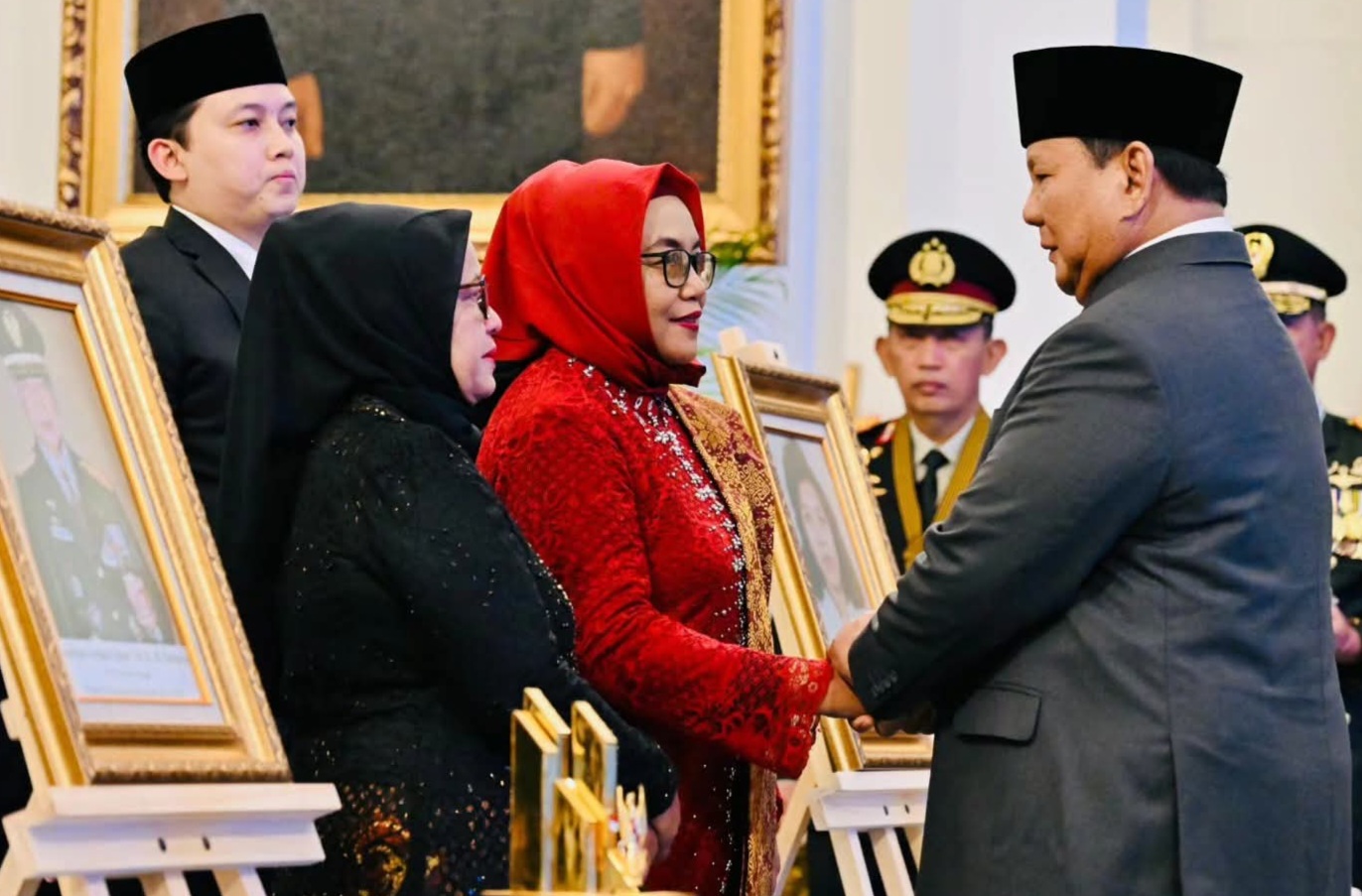 ahli waris pahlawan nasional terima tunjangan