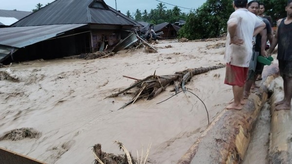 banjir dan tanah longsor di tapanuli selatan