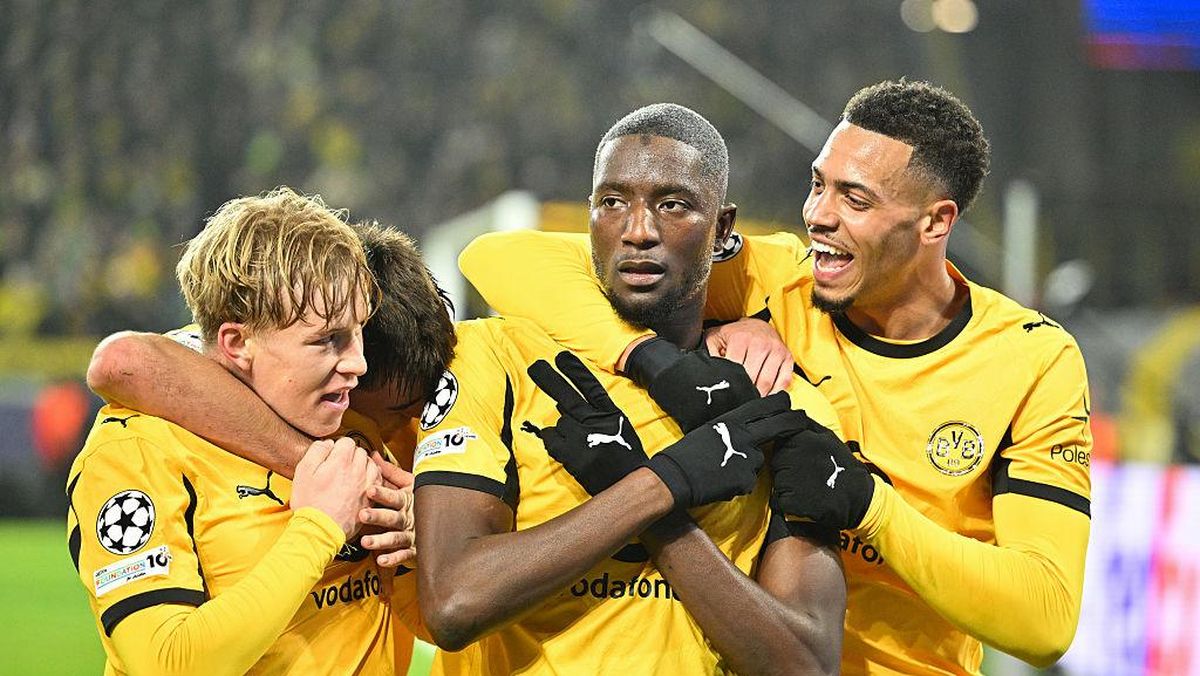 borussia dortmund pesta empat gol