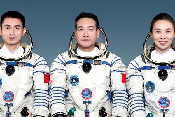 china kirim astronot termuda