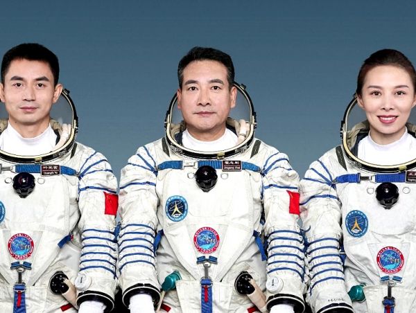 china kirim astronot termuda