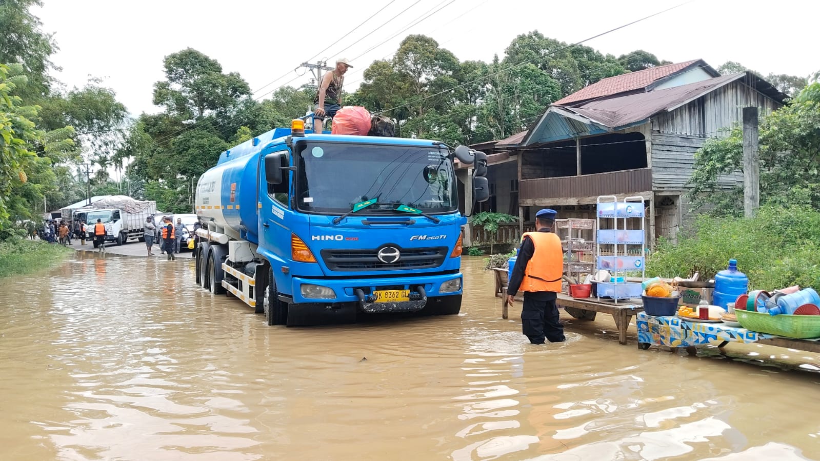jalan nasionalaceh sumut masih lumpuh
