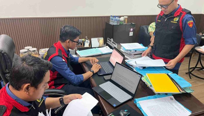 kejati sumut geledah kantor perusahaan alat tulis