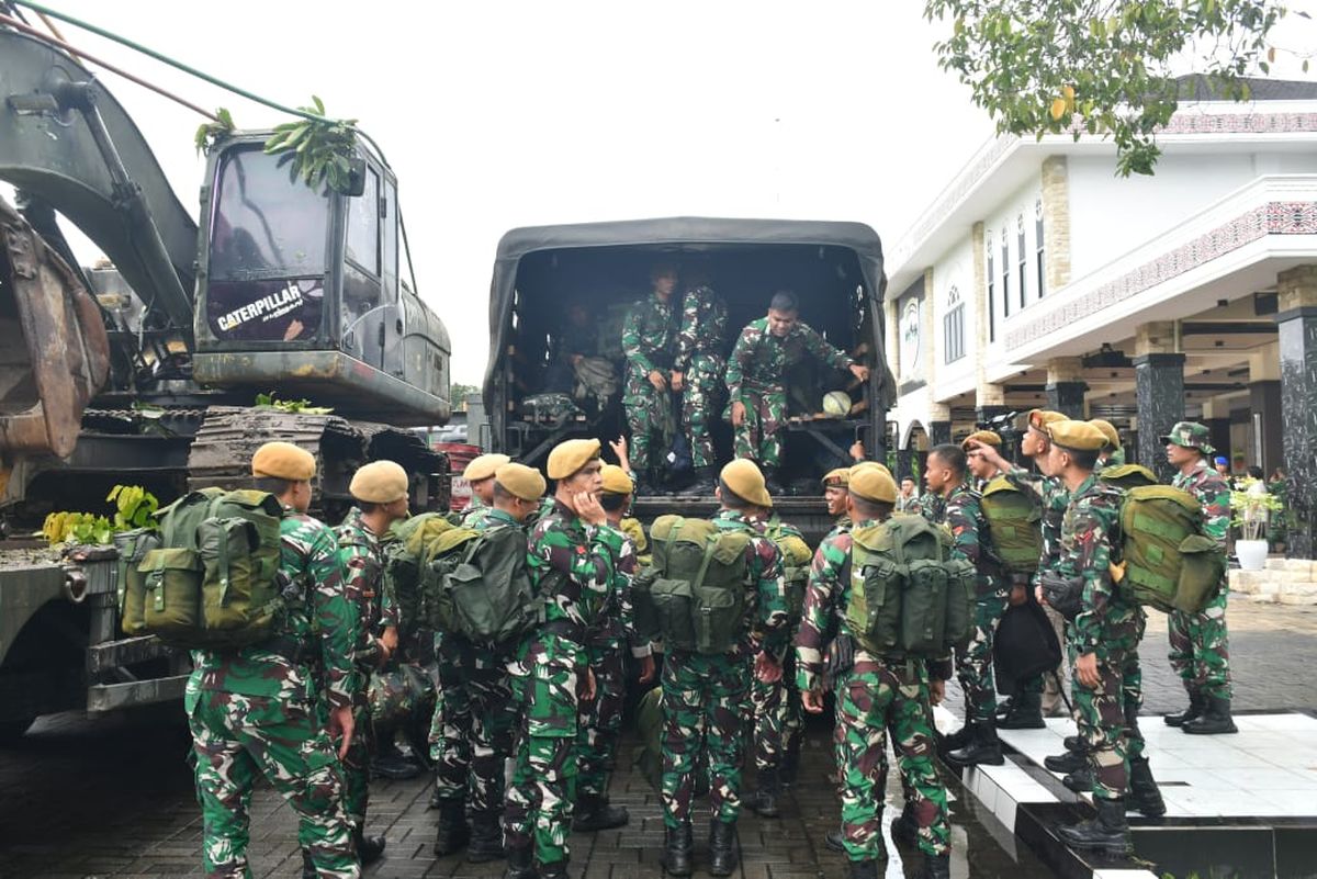 kodam bukit barisan terjunkan pasukan bantu korban banjir