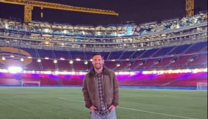 lionel messi diam-diam kunjungi stadion camp nou