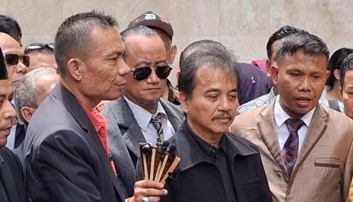 roy suryo penuhi panggilan polda metro jaya