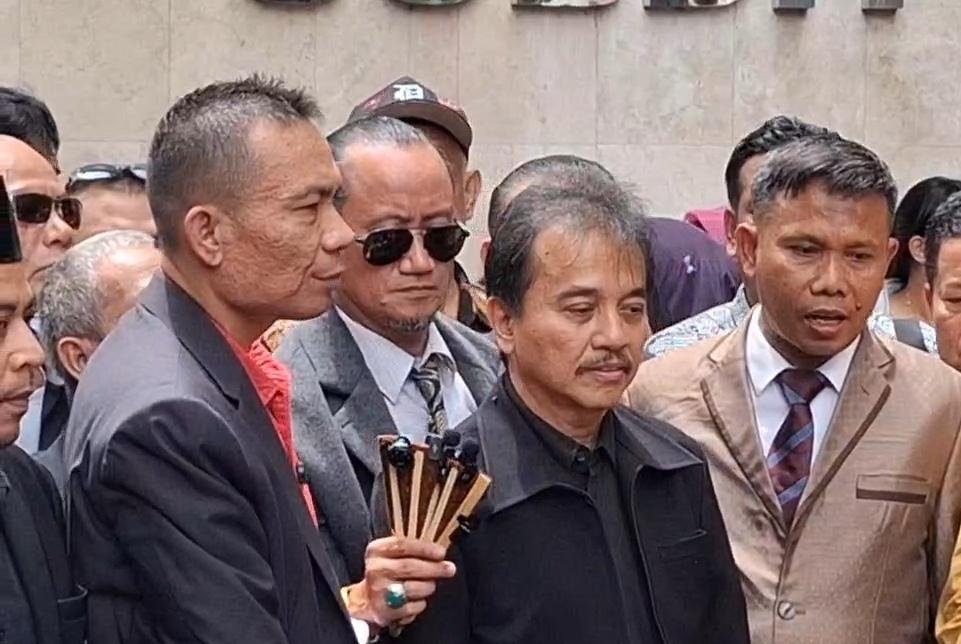 roy suryo penuhi panggilan polda metro jaya