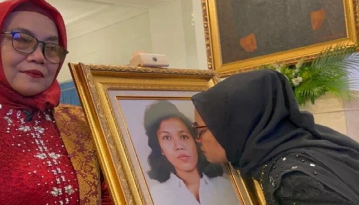 tangis adik kandung marsinah pecah di istana negara