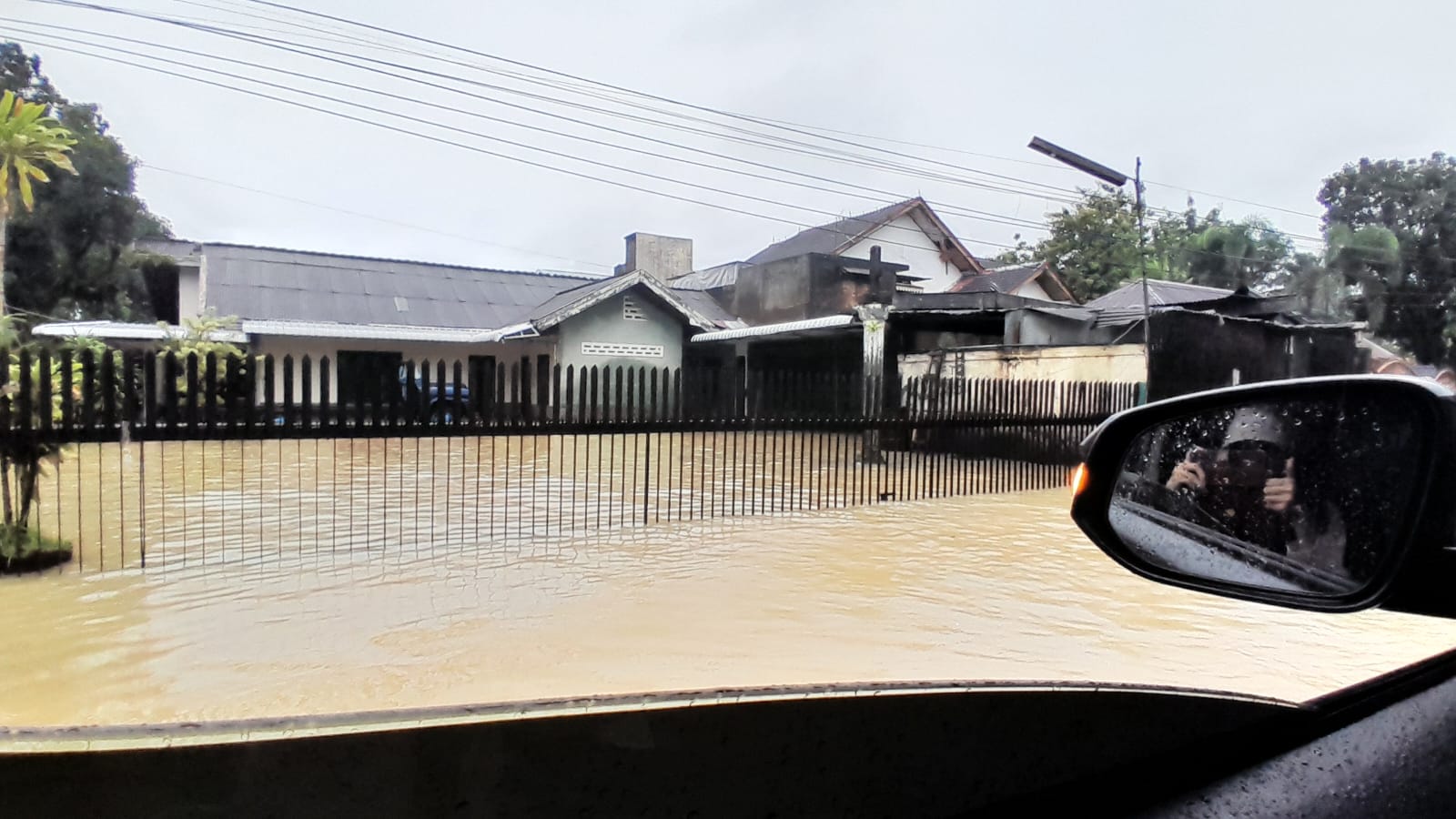 Kondisi banjir yang terlihat di Kota Medan, pekan lalu. foto | dp silalahi