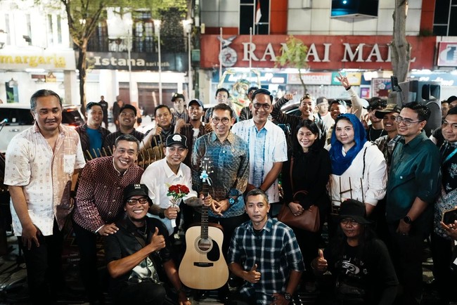 kemenbud serahkan alat musik