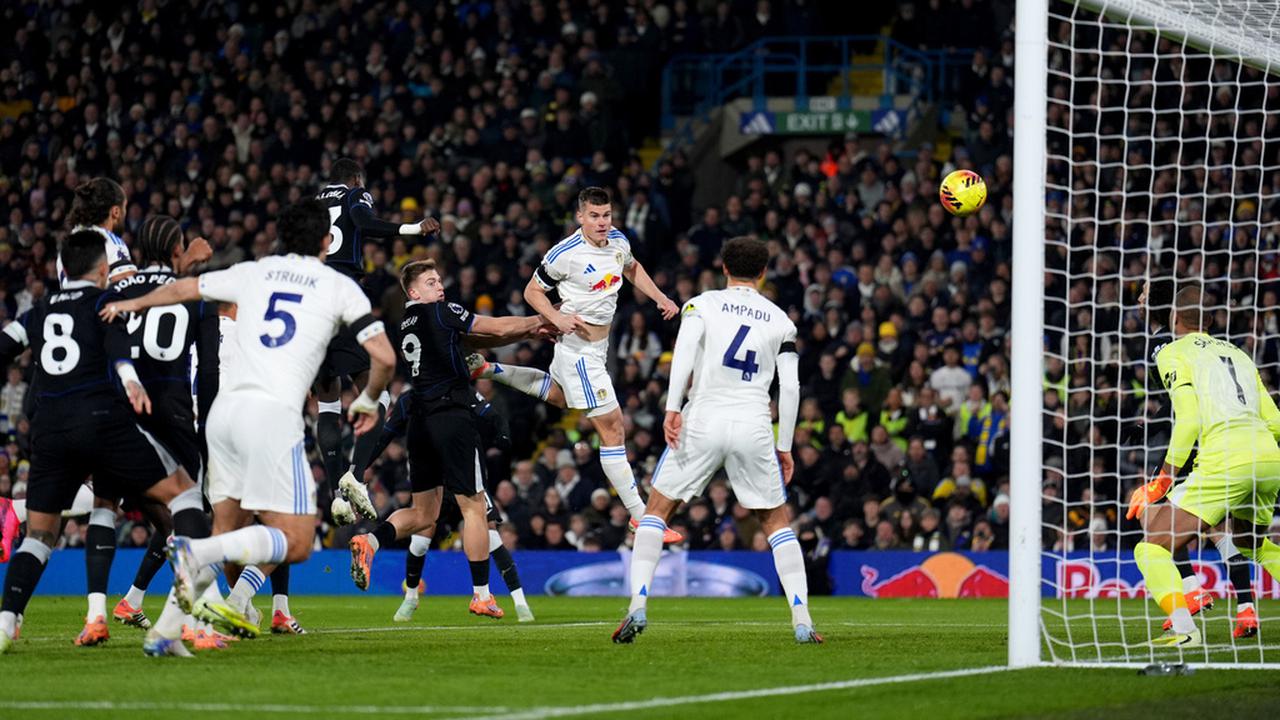 leeds united bungkam chelsea