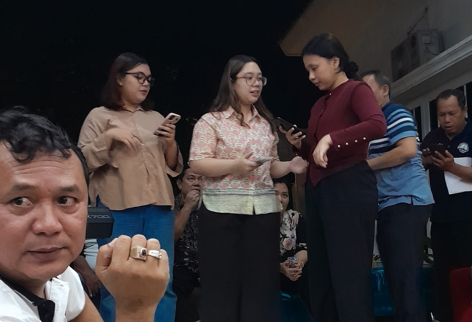 Song Leader Hana Purba, Fani Purba dan Angel Saragih disela-sela GR Natal Tumpuan Purba Sauhur. TOPMETRO.NEWS | dokumen