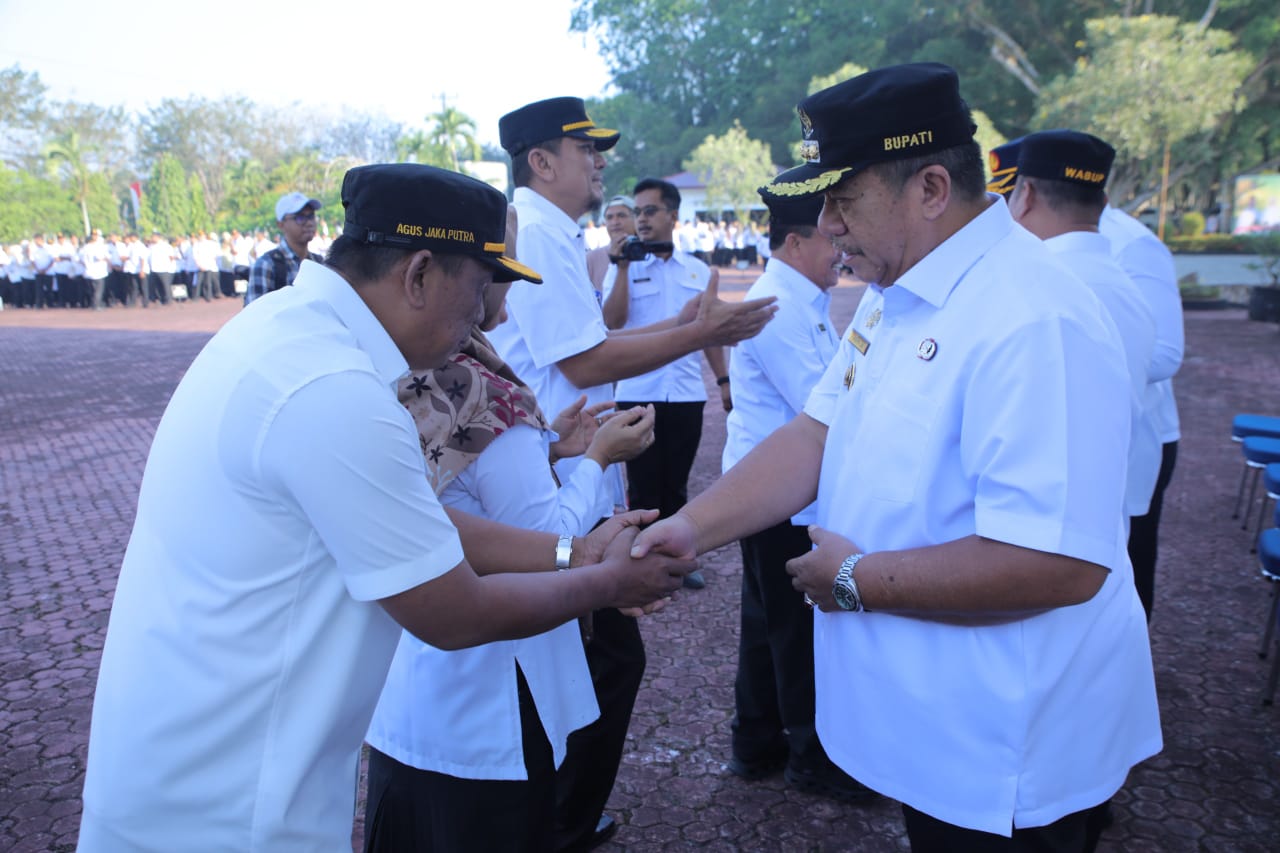 Bupati Asahan Taufik Zainal Abidin SSos MSi pimpin apel perdana pasca libur lebaran Idul Fitri 1447 H, Rabu (25/3), Kehadiran ASN Capai 98 %