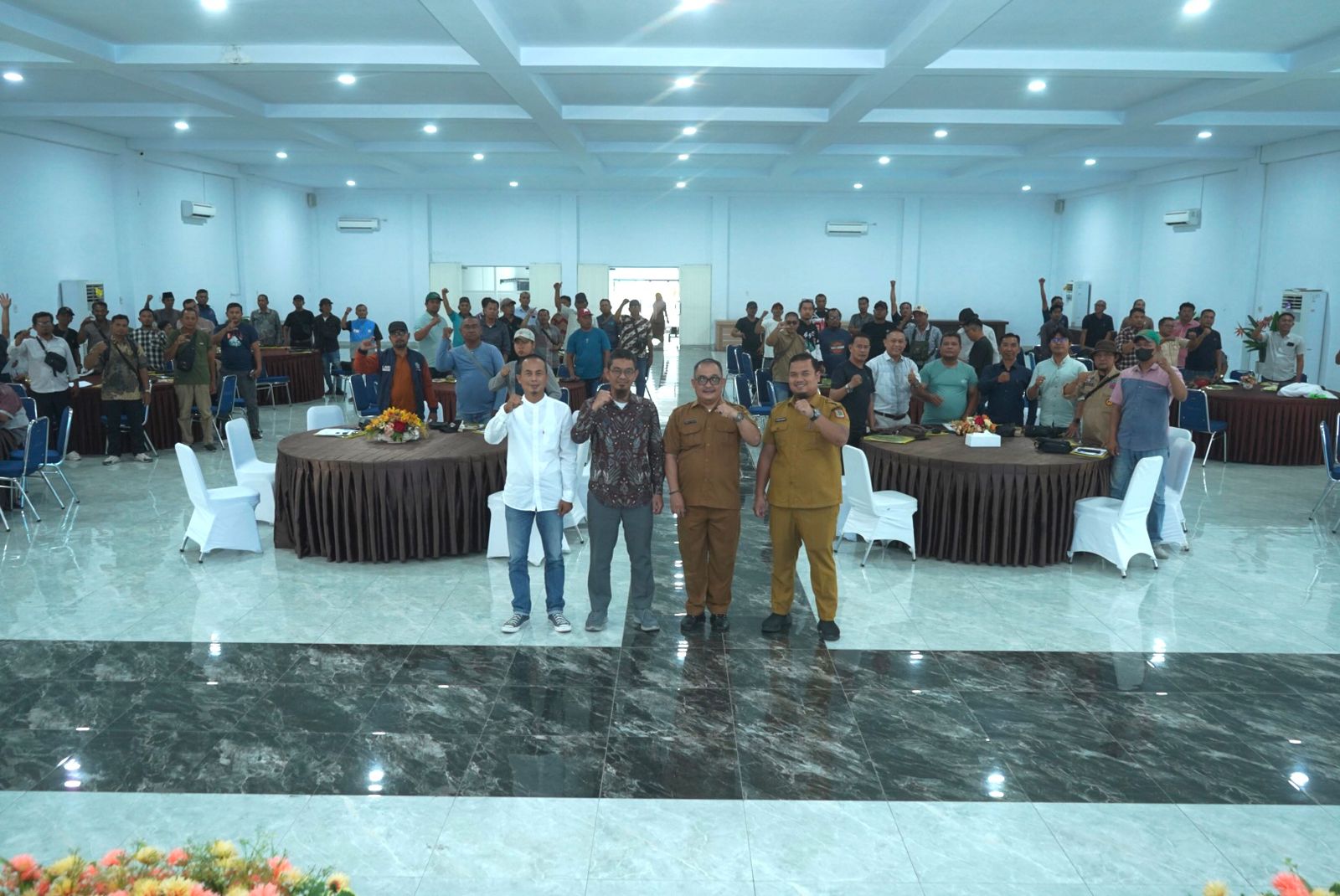 Sekretaris Diskominfo Asahan, Arbin Ariadi Tanjung SH MH membuka pelatihan dan peningkatan kapasitas jurnalistik diaula Melati, Senin (16/3).