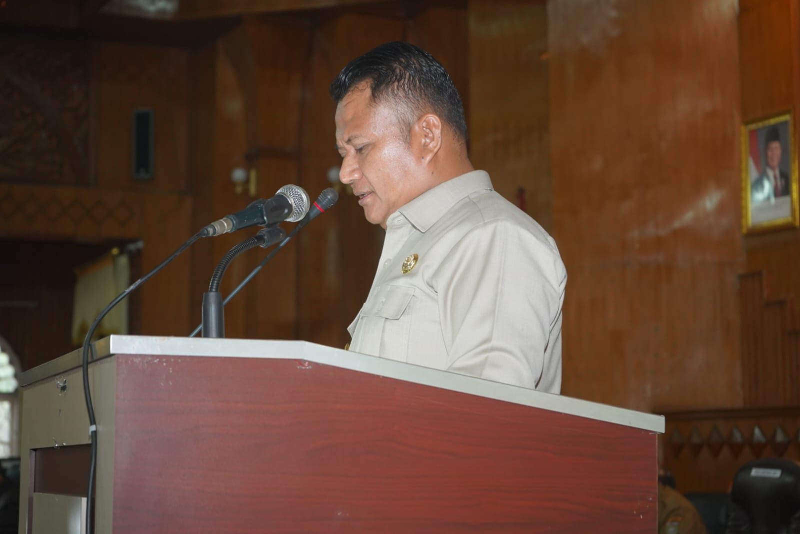 Wakil Bupati Asahan Rianto SH MAP menyampaikan Laporan Keterangan Pertanggung Jawaban (LKPJ) Bupati Asahan tahun 2025 dalam rapat paripurna DPRD, Senin (30/3).