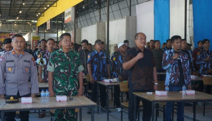 Bupati Asahan Taufik Zainal Abidin SSos MSi bersama Forkopimda dan OPD hadiri Halal Bihalal Ikatan Pemuda Karya (IPK) Asahan di Food Court Parasamya, Jum'at (10/4).