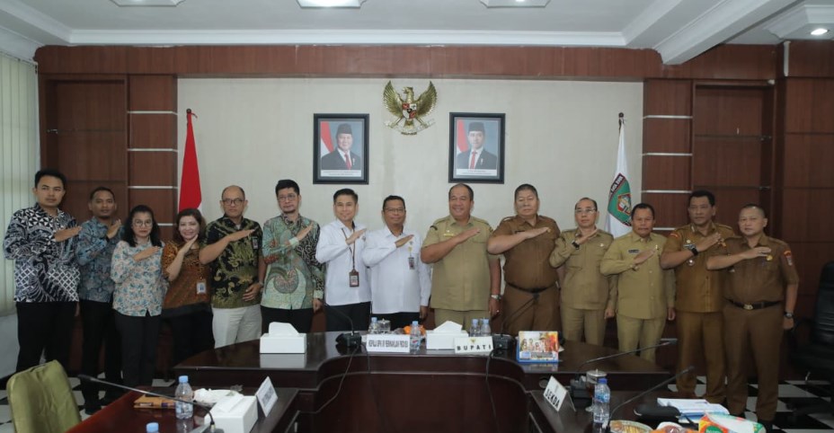 Bupati Asahan Taufik Zainal Abidin SSos MSi bersama OPD menyambut kunjungan kerja Kepala BPK perwakilan Sumut diaula Mawar, Senin (6/4).