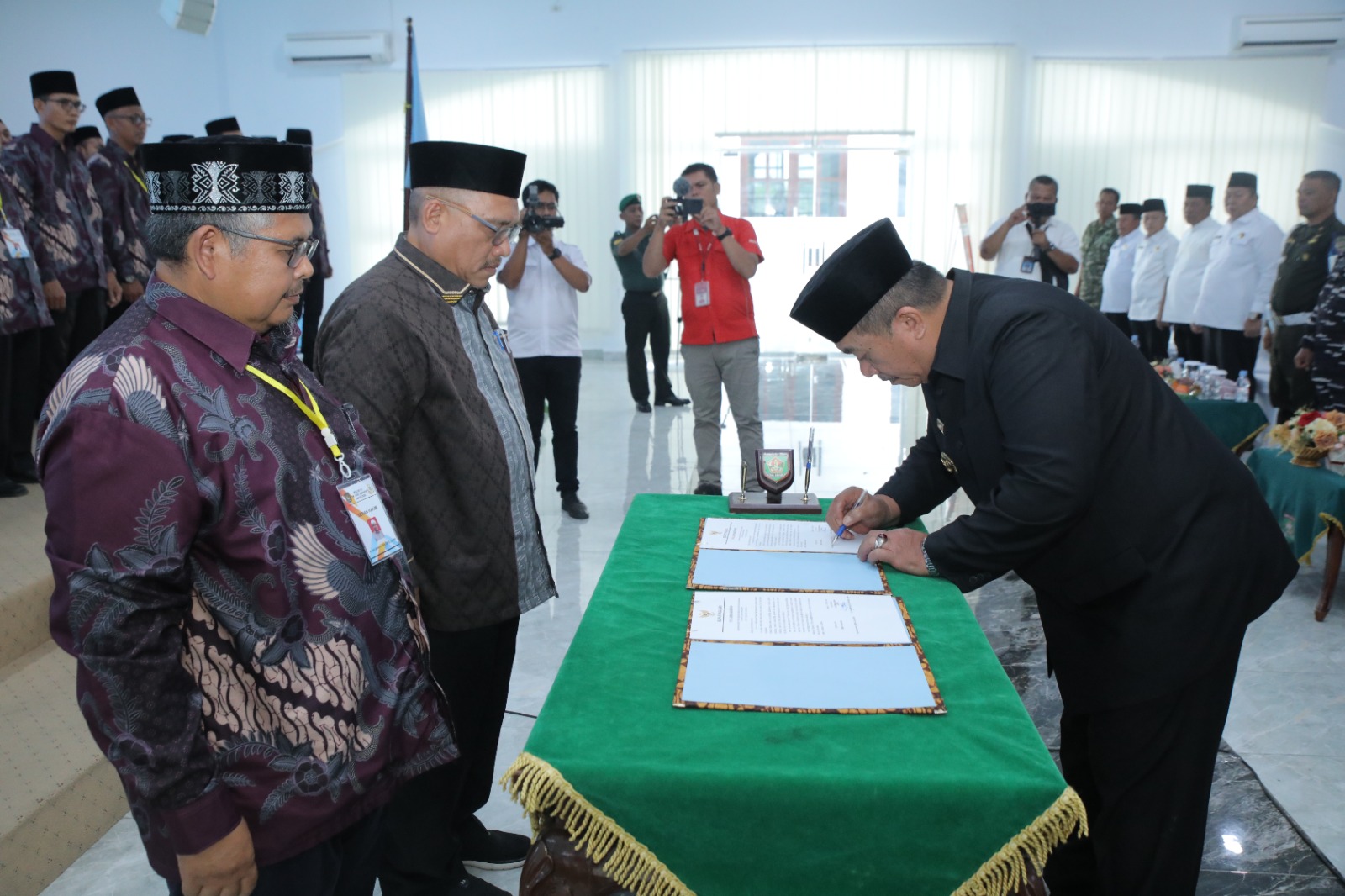 – Bupati Asahan buka Musabaqoh Tilawatil Qur'an (MTQ) dimulai dengan pawai ta'aruf yang menghadirkan ribuan masyarakat, di Aula melati, Rabu (15/4).