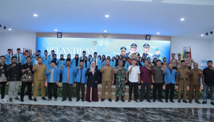 Wakil Bupati Asahan Rianto SH MAP hadiri pelantikan Dewan Eksekutif Mahasiswa (DEMA) Institut Agama Islam Daar Uluum (IAIDU) Asahan periode 2026 - 2027 diaula Melati, Selasa (28/4).