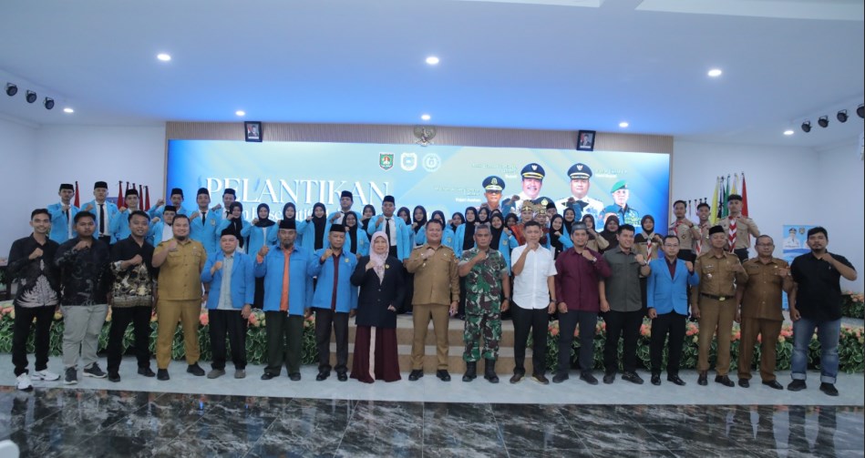 Wakil Bupati Asahan Rianto SH MAP hadiri pelantikan Dewan Eksekutif Mahasiswa (DEMA) Institut Agama Islam Daar Uluum (IAIDU) Asahan periode 2026 - 2027 diaula Melati, Selasa (28/4).