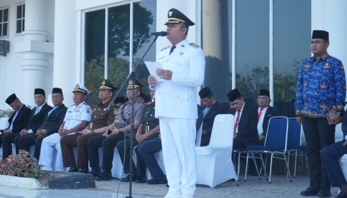 Wakil Bupati Asahan, Rianto SH MAP pimpin Upacara Peringatan Hari Otonomi Daerah ke-XXX di halaman Kantor Bupati Asahan, Senin (27/4).