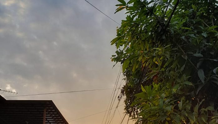 Warga diminta waspadai cuaca di Sumut yang cukup ekstrem. DP SILALAHI