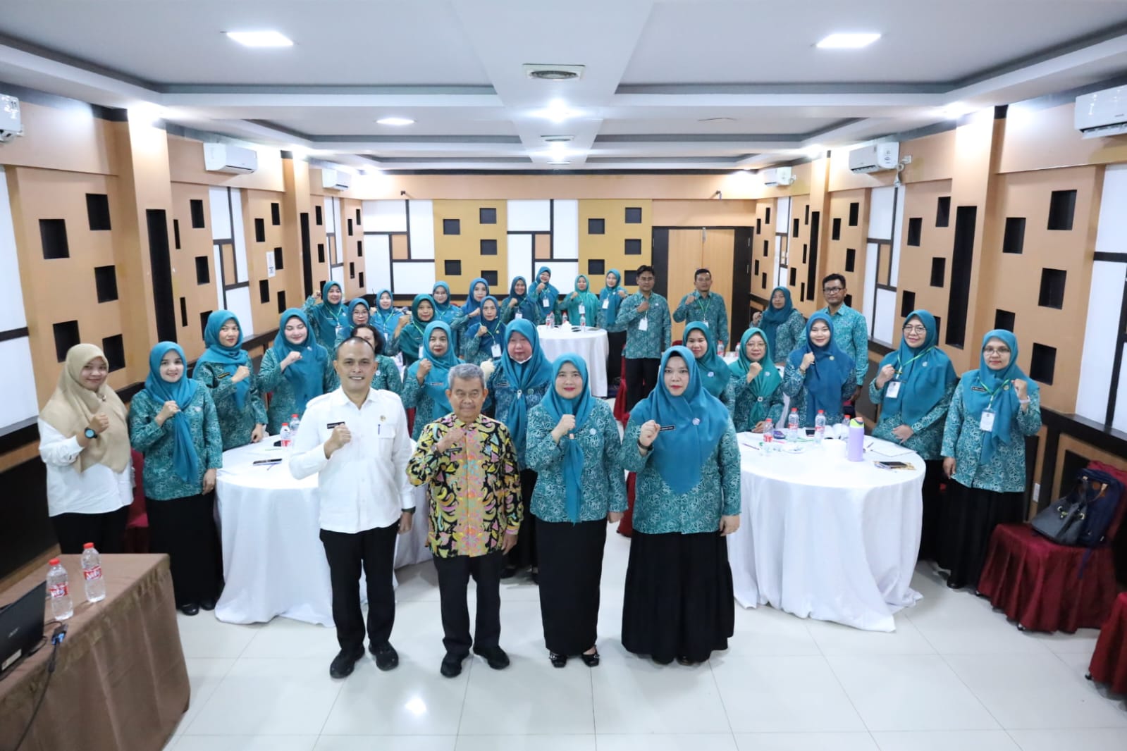 Bupati Asahan melalui Kepala Dinas Pemberdayaan Masyarakat Desa, Darwinsyah Lubis SSTP membuka pelatihan PKK Kecamatan tahun 2026 diaula Hotel antariksa Kisaran, Kamis (21/5).
