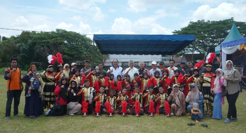 Bupati Asahan Taufik Zainal Abidin SSos MSi buka UNA NBC Marching Band Competition meriahkan Dies Natalis ke 40 Universitas Asahan (UNA), Minggu (10/5).