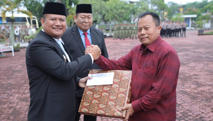 Wakil Bupati Asahan Rianto SH MAP pimpin upacara Hari Kebangkitan Nasional (Harkitnas) ke 118 di halaman Kantor Bupati Asahan, Rabu (20/5).