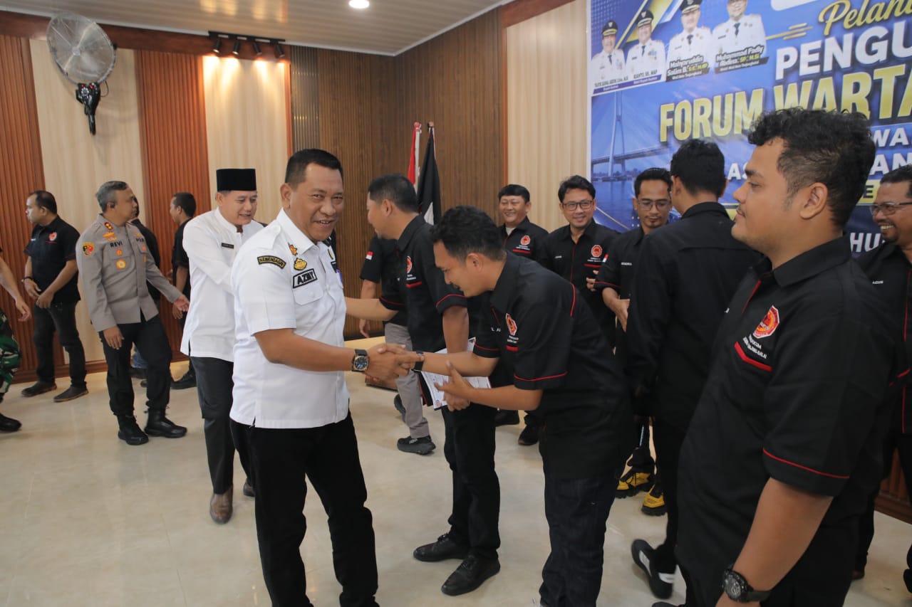 Asisten I Sekdakab Asahan, Muhammad Azmy Ismail AP MSi hadiri pelantikan Forwakum Asahan-Tanjungbalai periode 2026–2029 di Warkop Abah Kisaran, Rabu (10/6).