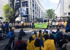 Mahasiswa Geruduk DPRD Sumut, Desak Prabowo Turunkan Harga BBM dan Hentikan Militerisme Sipil
