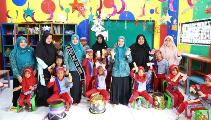 Ketua PKK Asahan Ny Yusnila dan Staf Ahli PKK Asahan Ny Juni tinjau Yayasan Pendidikan Qur'an Kisaran dan TK Islam Terpadu, Rabu (10/6).