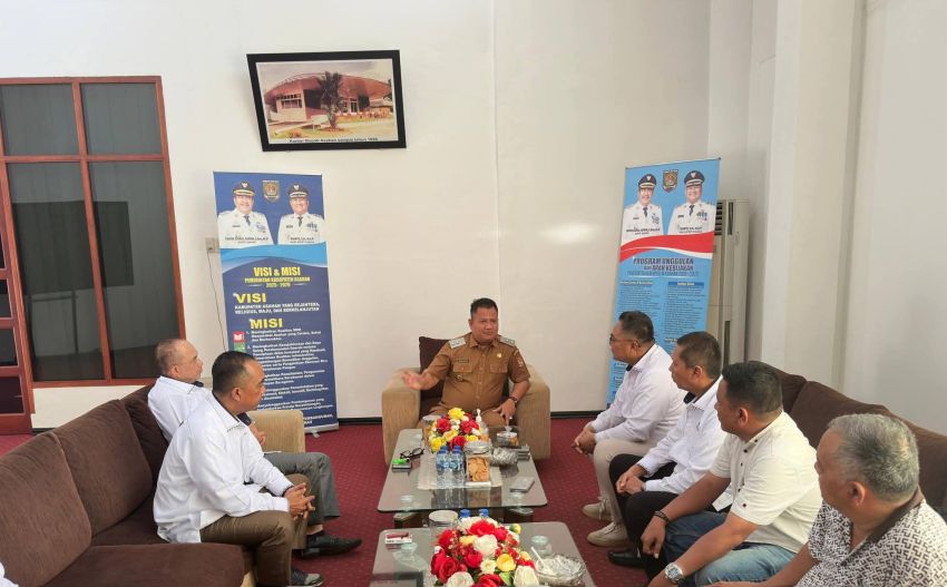 Wakil Bupati Asahan, Rianto SH MAP menerima silaturahmi pengurus DPP Asosiasi Pengembangan dan Pemasaran Rumah Nasional (Asprumnas) Rabu, (10/6).