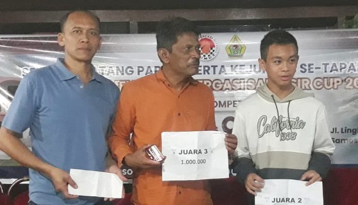 Tiga pecatur Taput yang meraih prestasi.
