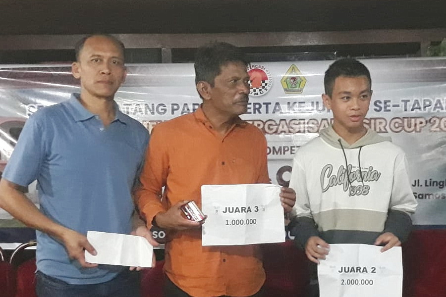Tiga pecatur Taput yang meraih prestasi.
