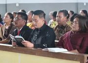 Bupati Humbahas Hadiri Ibadah Minggu dan Serahkan Hibah Keagamaan