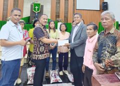 Dr Maruli Siahaan Salurkan Bantuan ke Jemaat 2 Gereja yang Terkena Bencana Puting Beliung