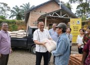 Dr Maruli Siahaan Serahkan 100 Sak Semen untuk Bilik Parhobasan HKBP Nazareth Pancur Batu
