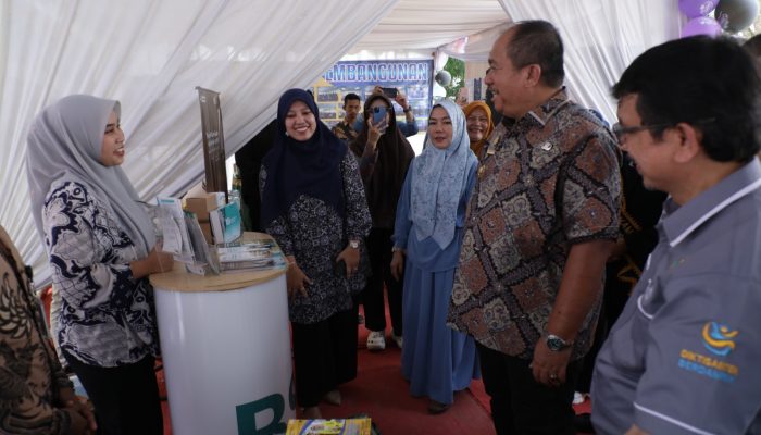 Bupati Asahan Taufik Zainal Abidin SSos MSi membuka expo inovasi Universitas Asahan (UNA) di halaman Fakultas Ekonomi, Kamis (16/7).