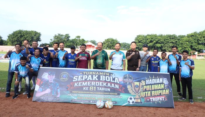 Junjung tinggi sportivitas, perekat persatuan, raih prestasi jadi juara adalah tema turnamen sepak bola peringatan HUT Kemerdekaan RI ke 81 memperebutkan piala Dandim 0208 Asahan.