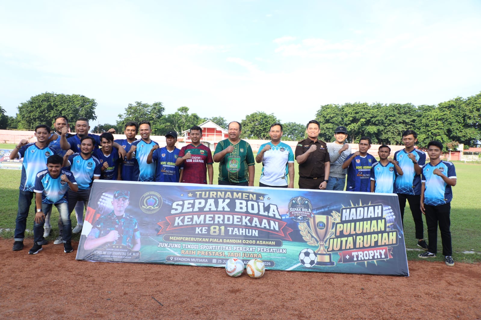 Junjung tinggi sportivitas, perekat persatuan, raih prestasi jadi juara adalah tema turnamen sepak bola peringatan HUT Kemerdekaan RI ke 81 memperebutkan piala Dandim 0208 Asahan.