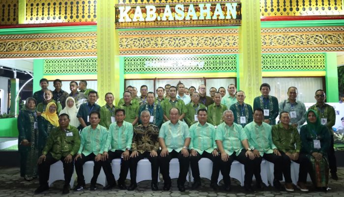 Bupati Asahan Taufik Zainal Abidin SSos MSi bersama OPD hadiri pembukaan Pekan Raya Sumatera Utara di Medan, Jumat (3/7) malam.