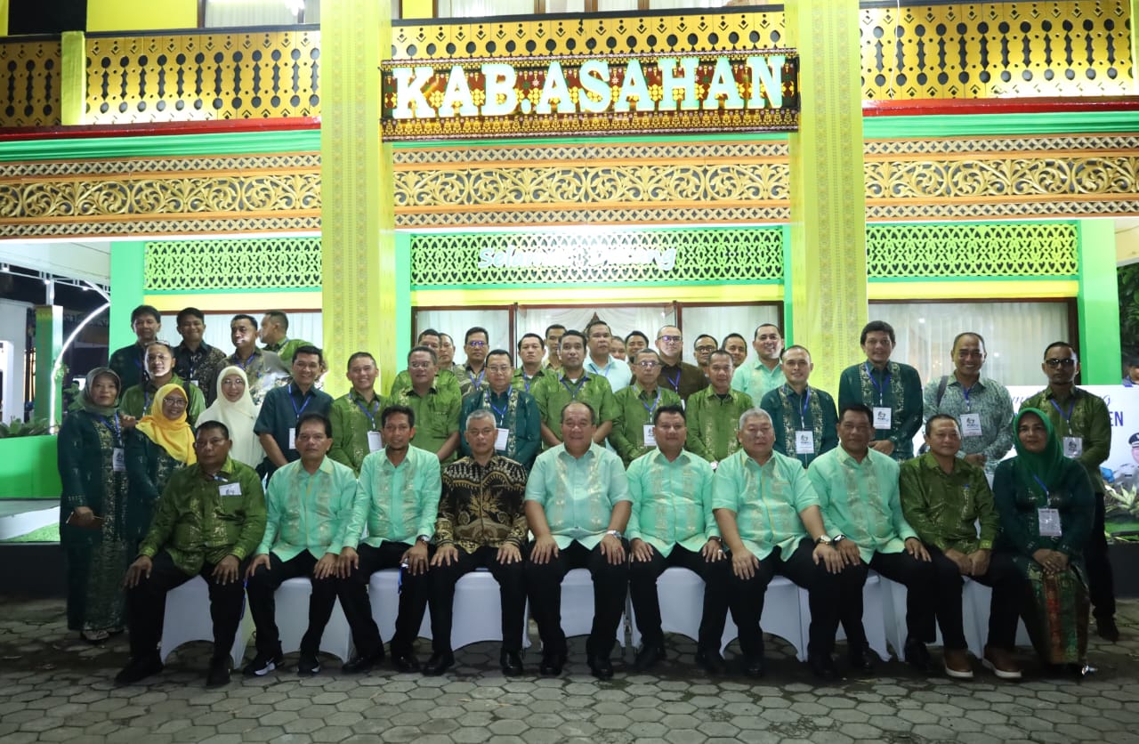 Bupati Asahan Taufik Zainal Abidin SSos MSi bersama OPD hadiri pembukaan Pekan Raya Sumatera Utara di Medan, Jumat (3/7) malam.