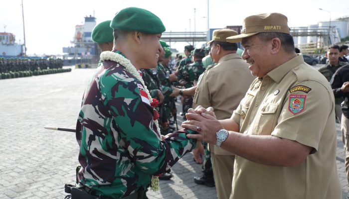 hadiri upacara penyambutan kepulangan Satgas Pamtas Yonif 126/KC. 