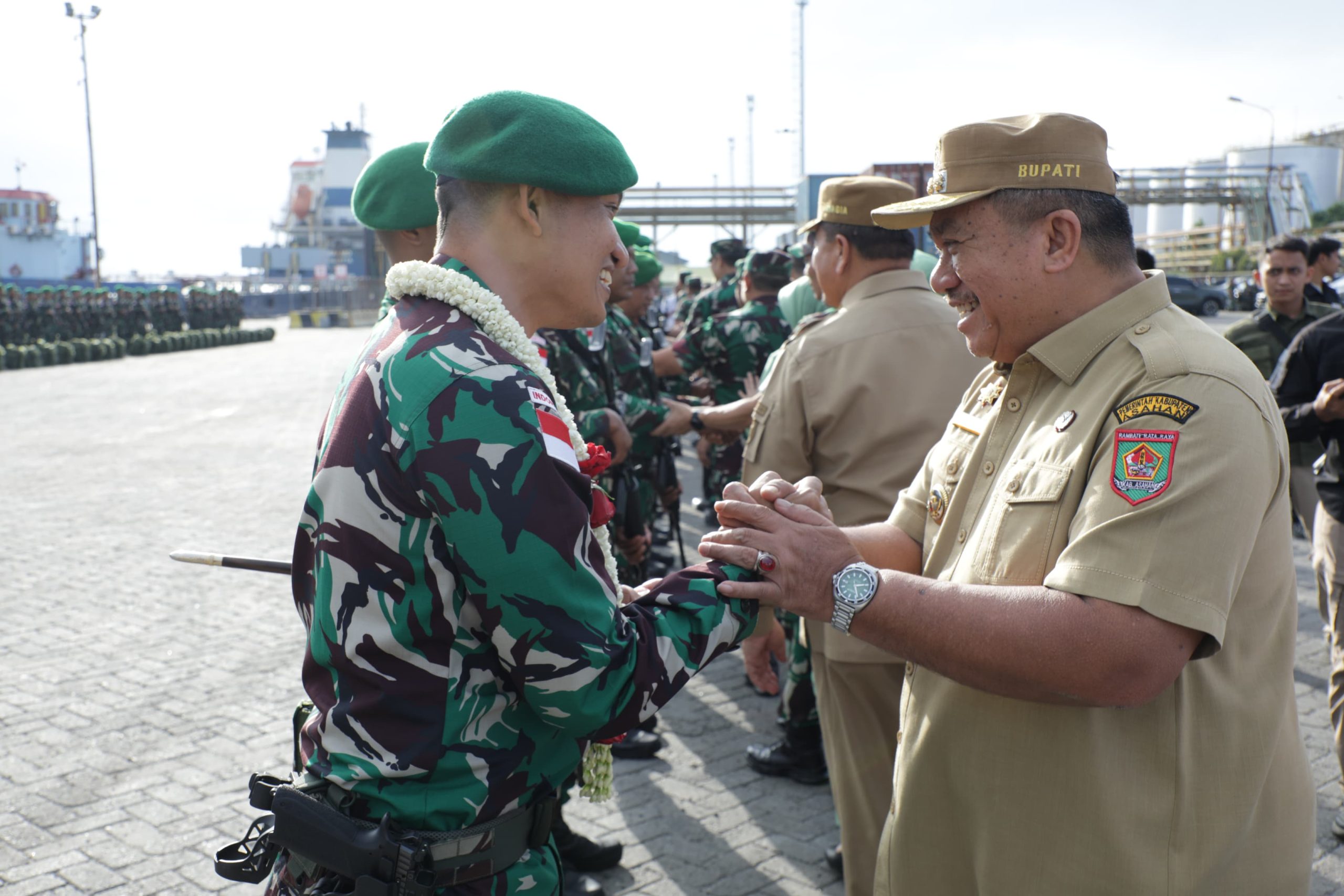 hadiri upacara penyambutan kepulangan Satgas Pamtas Yonif 126/KC.
