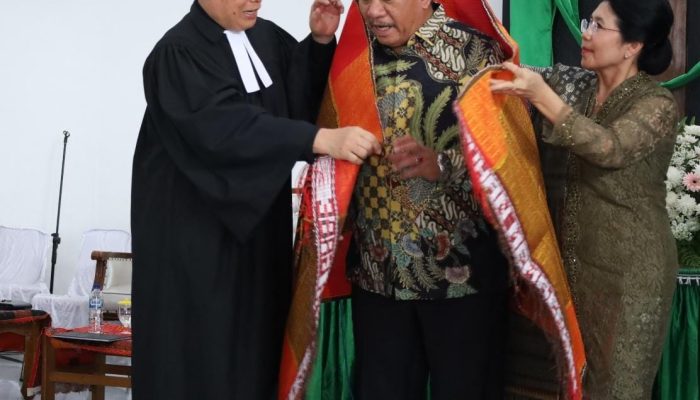 Bupati Asahan menegaskan Pentingnya Kerukunan Umat Beragama di acara penahbisan Pendeta Huria Kristen Batak Protestan di Gereja HKBP Kisaran Kota, Minggu (26/7/2026).